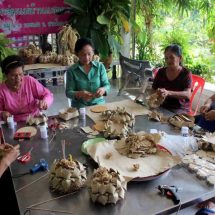 กระทงจากฟางข้าว วัสดุเหลือใช้จากธรรมชาติ  ภูมิปัญญาของคนไทย และยึดหลักเศรษฐกิจพอเพียง