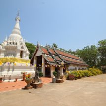 ไหว้พระขอพรสิ่งศักดิ์สิทธิ์ ณ วัดพระบรมธาตุวรวิหาร  ดลบันดาลเรื่องการงาน – สุขภาพ – เสริมบารมี
