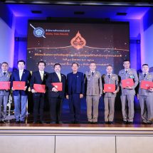 “อ.เฉลิมชัย โฆษิตพิพัฒน์” ออกแบบเข็มรางวัล “สุดยอด” ทรงคุณค่า  มีพระพุทธ สัญลักษณ์ของความดีงามเป็นหลัก มอบให้ “สำนักงานตำรวจแห่งชาติ”   ยกย่องเชิดชูเกียรติผู้มีจิตอาสาทำความดีเป็นแบบอย่างในสังคม