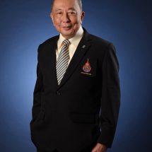 “ชุมพล” มอบทุนกว่า 1 ล้านบาทอุ้ม “นศ.-ผู้ปกครอง” สู้พิษโควิด