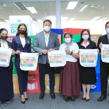 ตัวแทนจาก Food For Fighters สมาคมนิสิตเก่าจุฬาฯ พร้อมด้วยคุณอแมนด้า ออบดัม มิสยูนิเวิร์สไทยแลนด์ ประจำปี 2563 เข้าพบนายเรอโน เมแยร์ ผู้แทนโครงการพัฒนาแห่งสหประชาชาติประจำประเทศไทยและคณะ เพื่อหารือถึงกิจกรรมและแนวทางในการช่วยเหลือบริจาคข้าวกล่อง