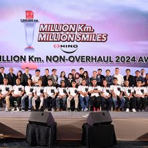 ฮีโน่จัดงาน ล้านกิโล ล้านรอยยิ้ม Million Km. Million Smiles มอบรางวัลให้กับผู้ใช้รถบรรทุกฮีโน่ครบ 1 ล้านกิโลเมตร โดยไม่ผ่านการยกเครื่อง