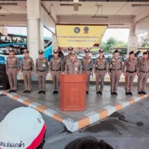 สำนักงานตำรวจแห่งชาติ ส่ง “รถยก” 40 คันจากนครบาล ช่วยชาวหาดใหญ่เปิดเส้นทางจราจร