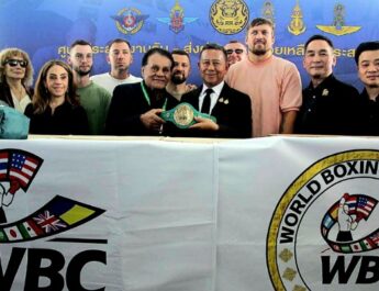 “WBC – WBCMT” รวมพลังช่วยผู้ประสบอุทกภัยจัดสิ่งของ 4 รถบรรทุกขนาดใหญ่ มอบให้ “ศป.สอ.”