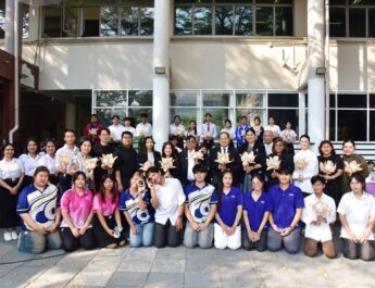 มทร.ธัญบุรี รวมพลังจิตอาสาประดิษฐ์ “โคมประทีปปทุมา” 993 ดวง รังสรรค์ศิลป์น้อมศรัทธาบำเพ็ญกุศลสตมวาร ครบ 100 วัน สวรรคต สมเด็จพระบรมราชชนนีพันปีหลวง