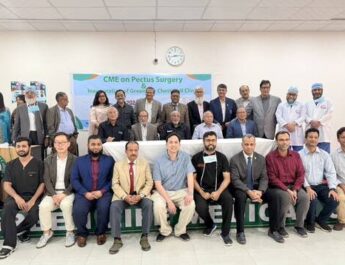 แพทย์ไทยสร้างประวัติศาสตร์ ร่วมผ่าตัดส่องกล้องแก้อกบุ๋มครั้งแรกในบังกลาเทศ