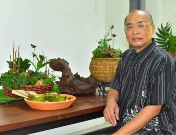 เสกกล่องพัสดุเป็นงานศิลป์ มทร.ธัญบุรี โชว์ ‘ปุ๋ยปั้นรูปสัตว์’ ประดับพานรับน้ำรักษ์โลกรับสงกรานต์