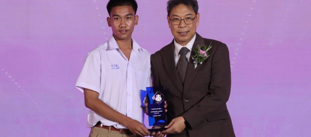 “วีรพล-จุฑาทิพย์” คว้านักกีฬายอดเยี่ยม “กุลวุฒิ-อาฒยา” ผงาดถ้วยอาชีพ “ขุนศึกน้อย” ครองรางวัลนักมวยไทยแห่งปี ในงาน “วันนักกีฬายอดเยี่ยม ประจำปี 2568” ของสมาคมผู้สื่อข่าวกีฬาแห่งประเทศไทย