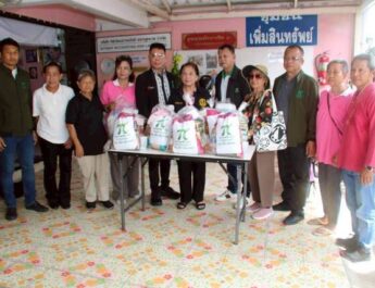 “สจ.เล็กเมืองนนท์” รองหัวหน้าพรรคฟิวชั่น ลงพื้นที่นำคณะกรรมการบริหารพรรคฯ มอบถุงยังชีพช่วยเหลือผู้ป่วยติดเตียง และกลุ่มเปราะบาง ในเขตสายไหม