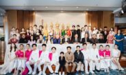 เปิดม่าน “สุริยะเทวะ อวอร์ด 2026” สะเทือนวงการ! ผุด “ตุ๊กตาทองคำ” แห่งคุณความดี มูลค่าต้นแบบกว่าแสนบาท ระดมคนบันเทิง-นักธุรกิจไทยเทศร่วมงานคับคั่ง