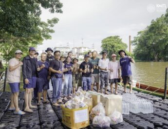 สจล. ร่วมกับ เอสซีจี เคมิคอลส์ นำนวัตกรรม “ทุ่นลอยน้ำคุณภาพสูง” ประยุกต์เป็นแพกู้ภัย เพื่อให้ความช่วยเหลือและเข้าถึงผู้ประสบอุทกภัยชุมชนริมคลองประเวศบุรีรมย์