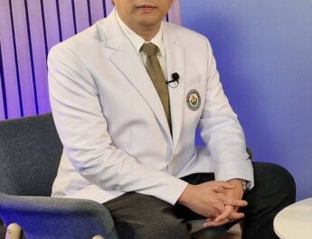 “เหงื่อออกหน้า–ศีรษะมากผิดปกติ” รักษาอย่างไร? จำเป็นต้องผ่าตัดหรือไม่?