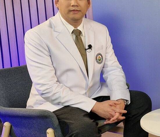 “เหงื่อออกหน้า–ศีรษะมากผิดปกติ” รักษาอย่างไร? จำเป็นต้องผ่าตัดหรือไม่?